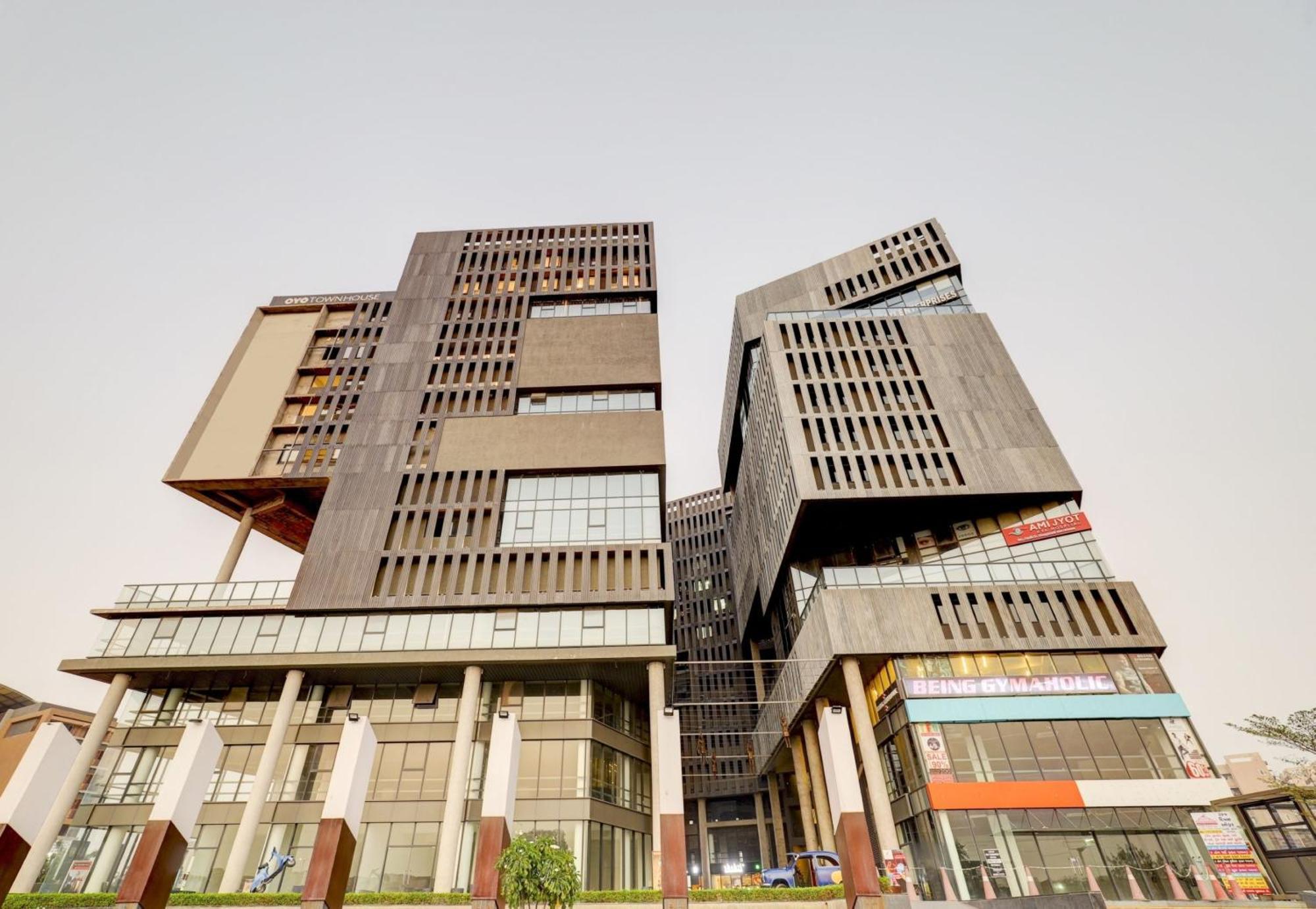 Super Townhouse Rajyash Rise Hotel Sarkhej Exterior foto